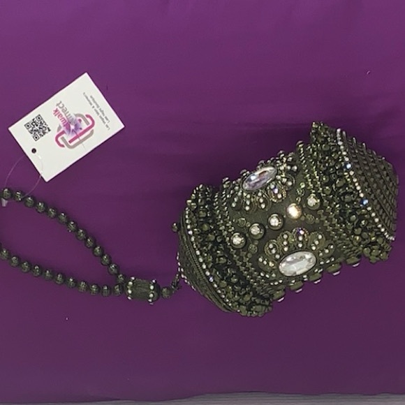 Olive British Clutch